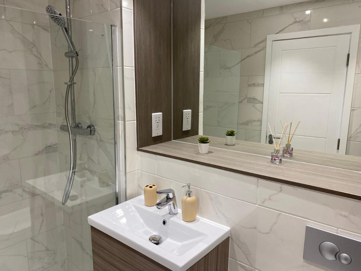 Central Location, Parking, Wi-Fi, Modern Apartment Milton Keynes Dış mekan fotoğraf