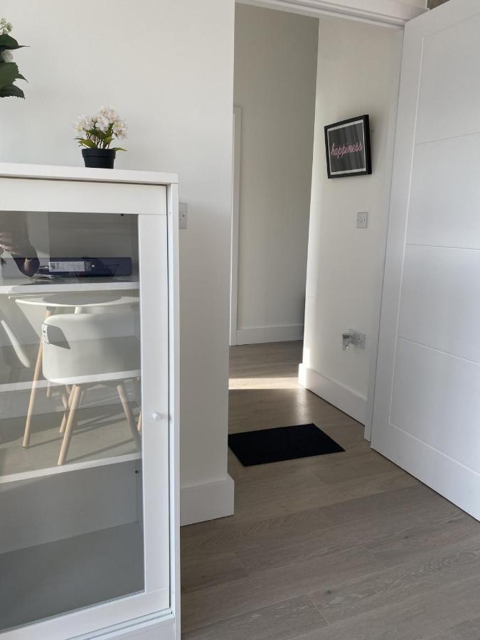 Central Location, Parking, Wi-Fi, Modern Apartment Milton Keynes Dış mekan fotoğraf